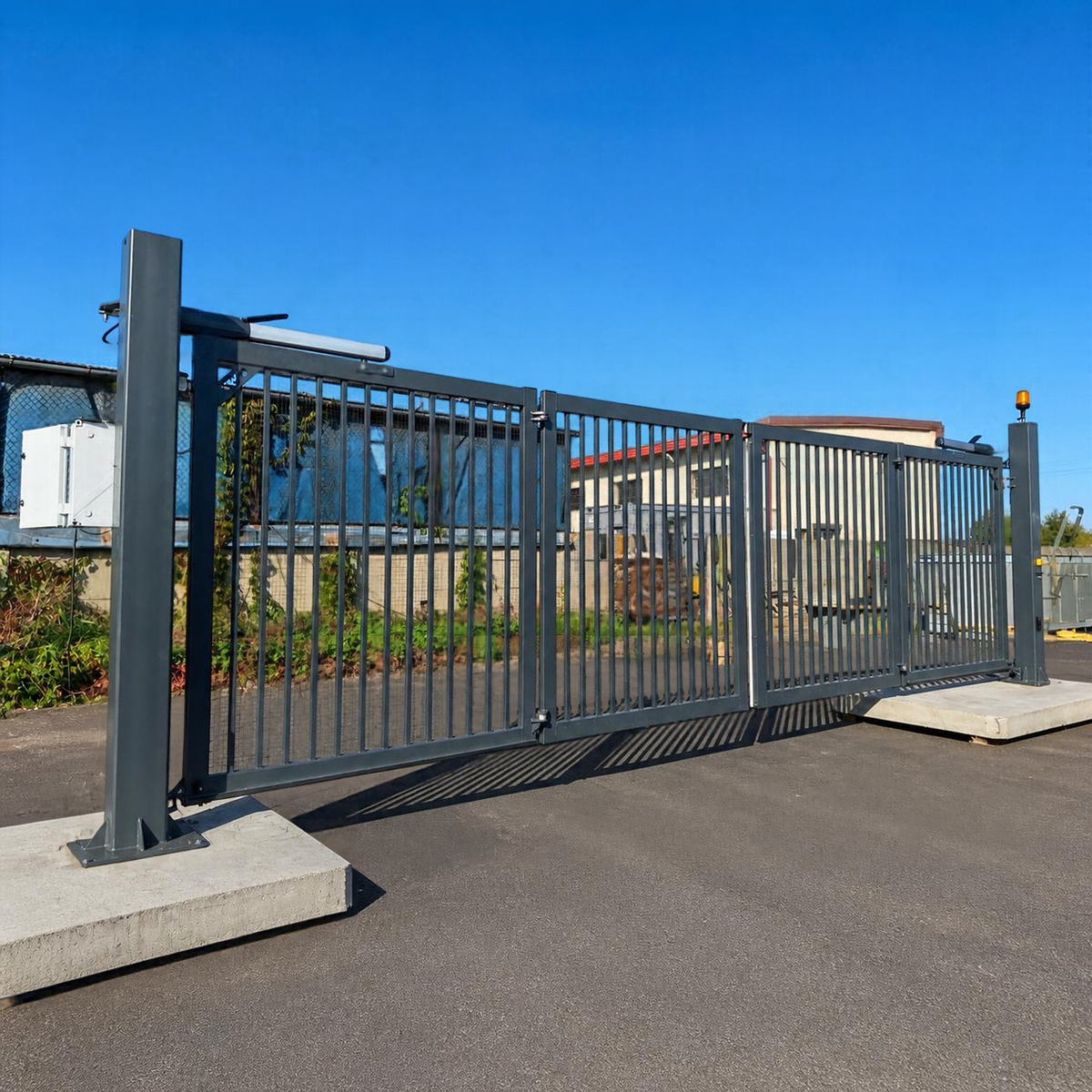 INDUSTRIAL BI-FOLDING GATE