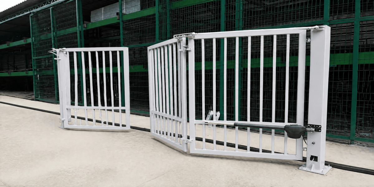 LIGHT FOLDING GATE