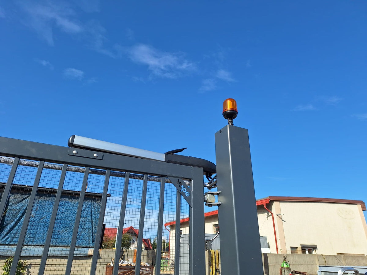 INDUSTRIAL BI-FOLDING GATE