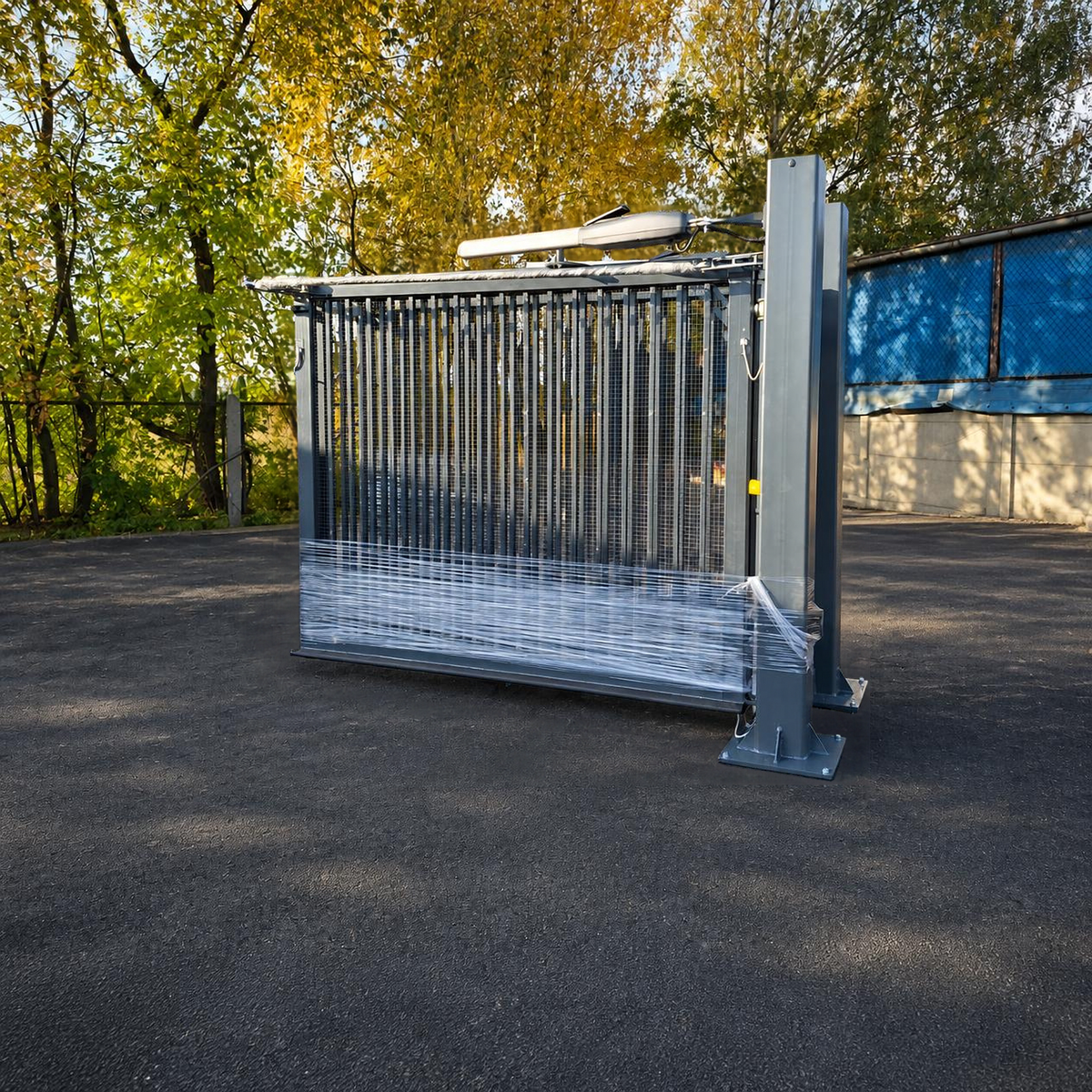INDUSTRIAL BI-FOLDING GATE