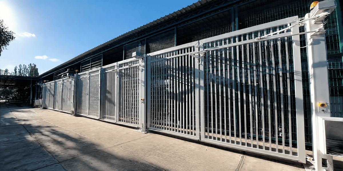 RAPTOR FOLDING GATE