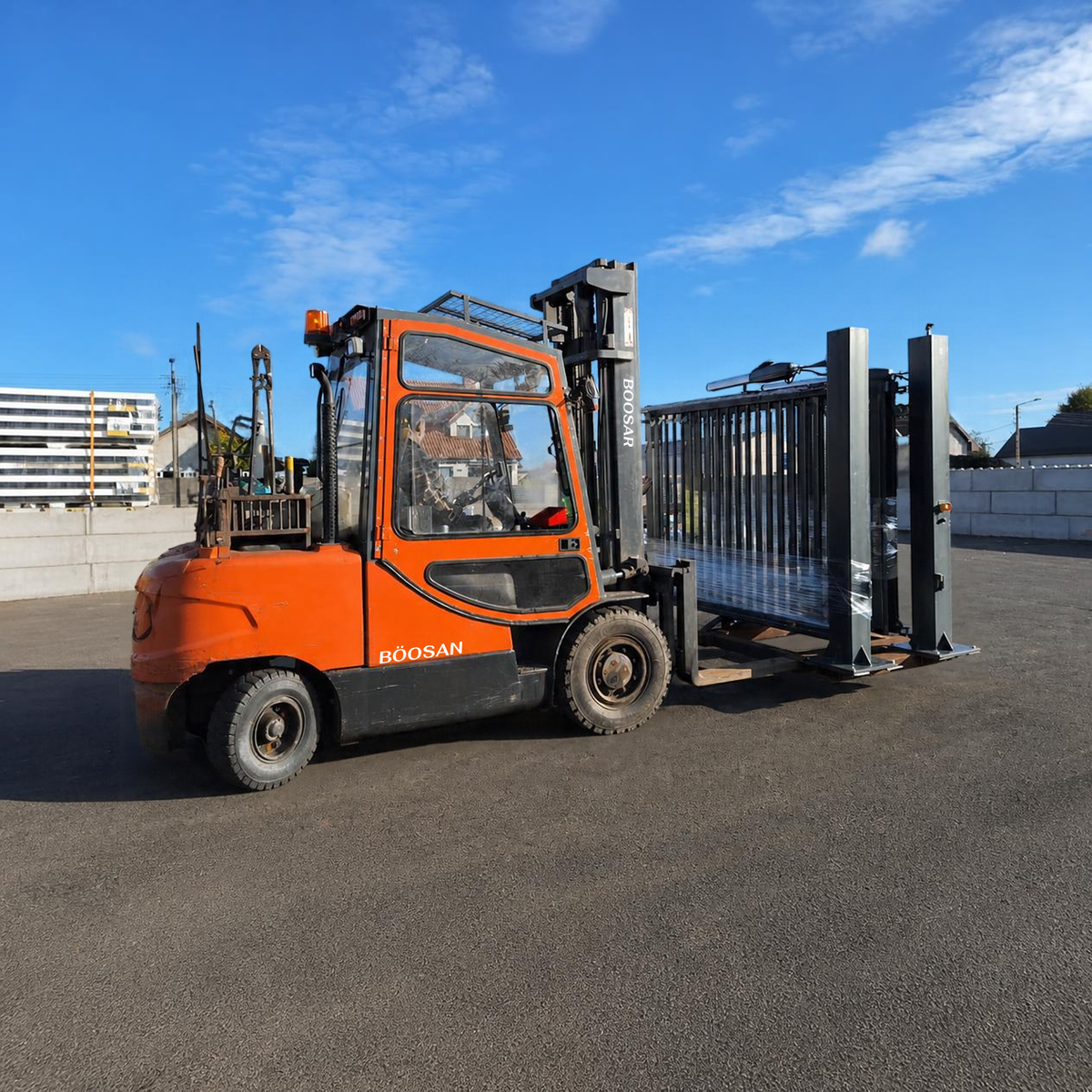 INDUSTRIAL BI-FOLDING GATE