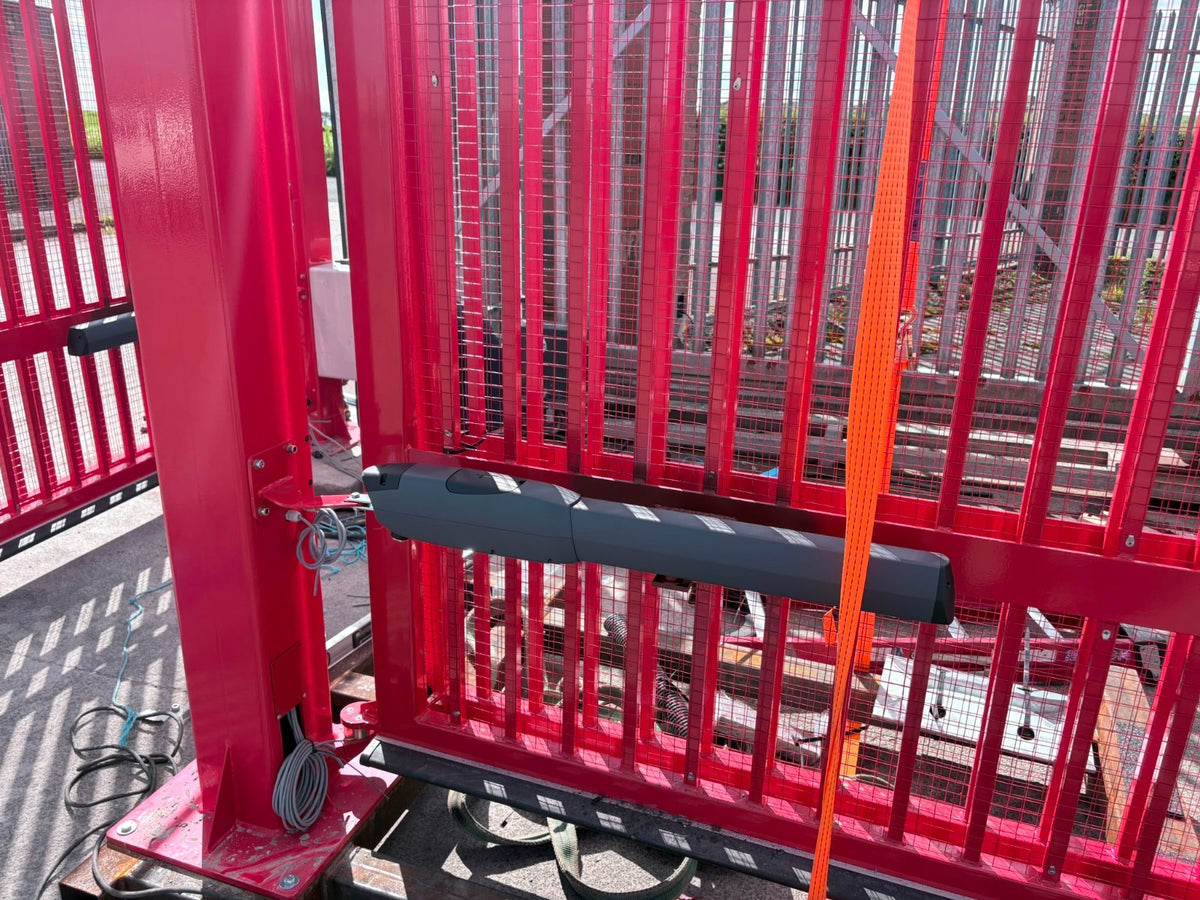INDUSTRIAL BI-FOLDING GATE