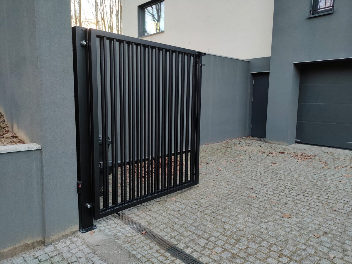 LIGHT FOLDING GATE